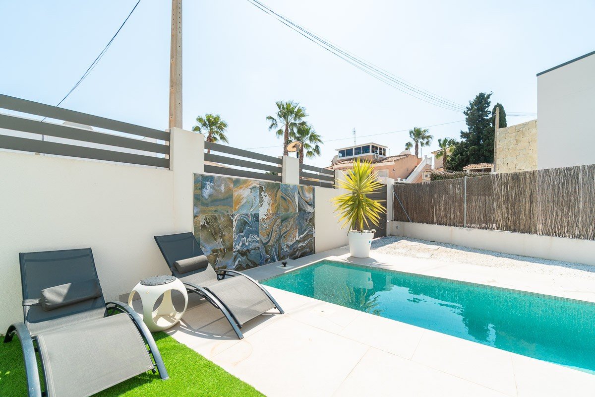 3 Bedroom 2 Bathroom Villa in Orihuela Costa - Caza De Casa