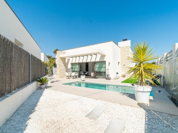 3 Bedroom 2 Bathroom Villa in Orihuela Costa - Caza De Casa