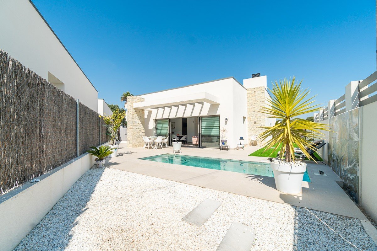 3 Bedroom 2 Bathroom Villa in Orihuela Costa - Caza De Casa