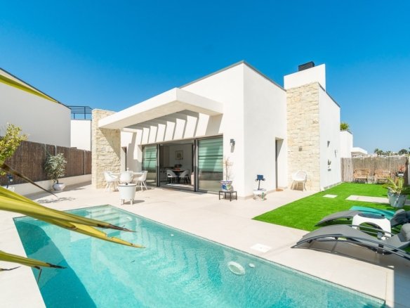 3 Bedroom 2 Bathroom Villa in Orihuela Costa - Caza De Casa