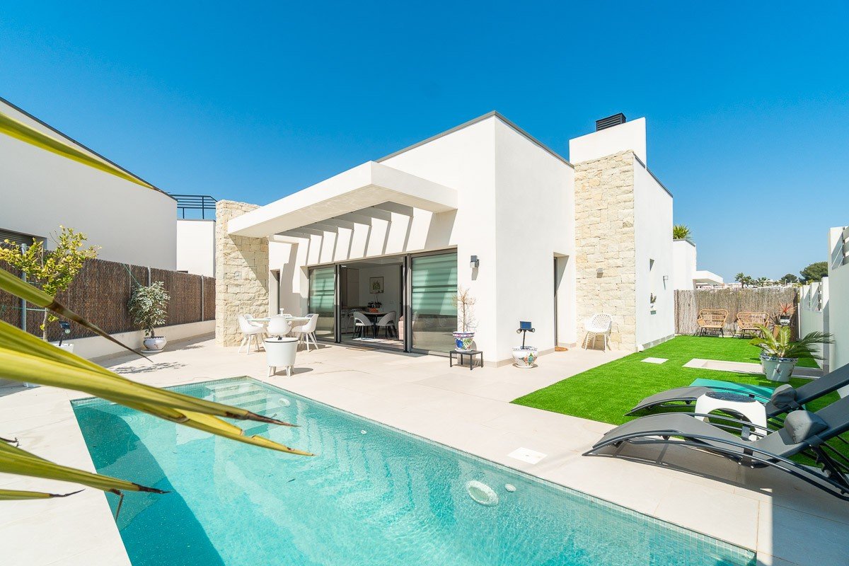 3 Bedroom 2 Bathroom Villa in Orihuela Costa - Caza De Casa