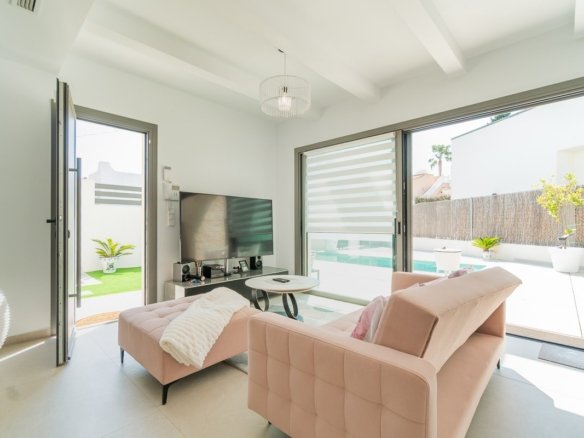3 Bedroom 2 Bathroom Villa in Orihuela Costa - Caza De Casa