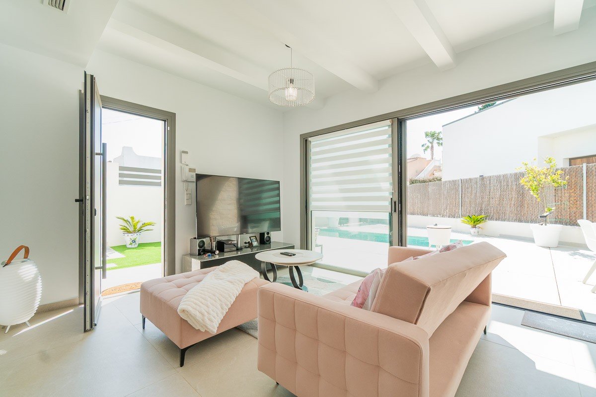 3 Bedroom 2 Bathroom Villa in Orihuela Costa - Caza De Casa