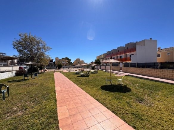 3 Bedroom 2 Bathroom Town House in Campoamor - Caza De Casa