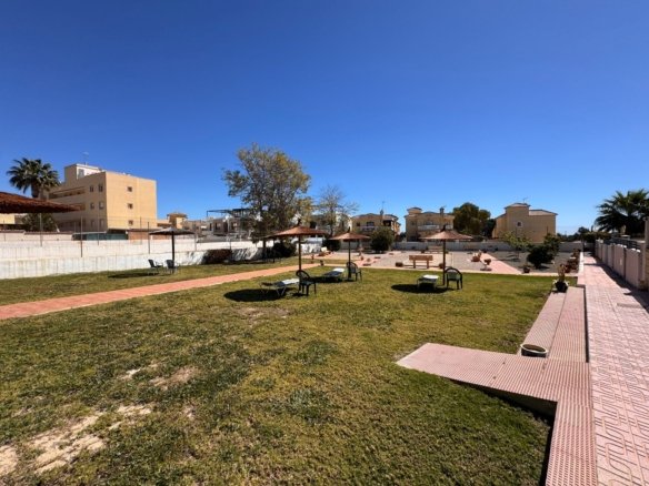 3 Bedroom 2 Bathroom Town House in Campoamor - Caza De Casa