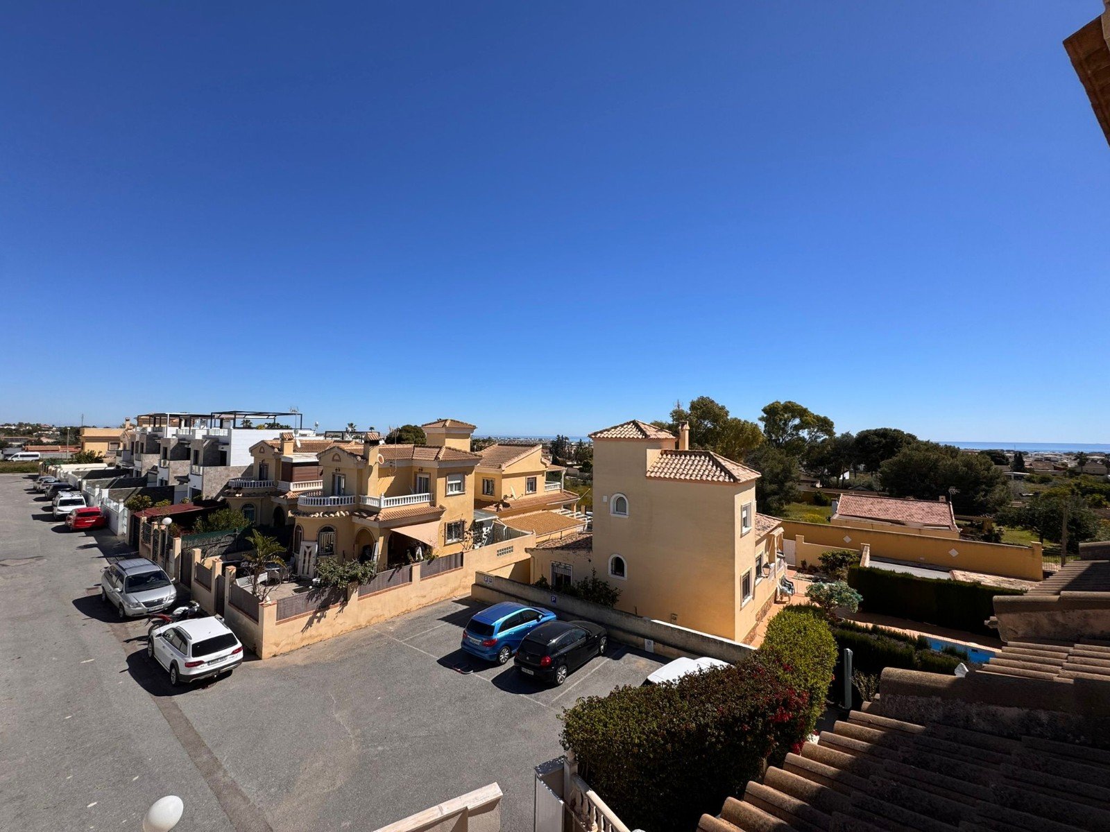 3 Bedroom 2 Bathroom Town House in Campoamor - Caza De Casa