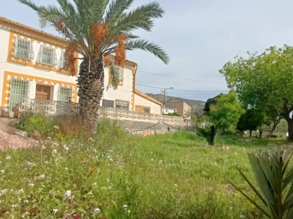 4 Bed 1 Bath Villa in La Romana - Caza De Casa