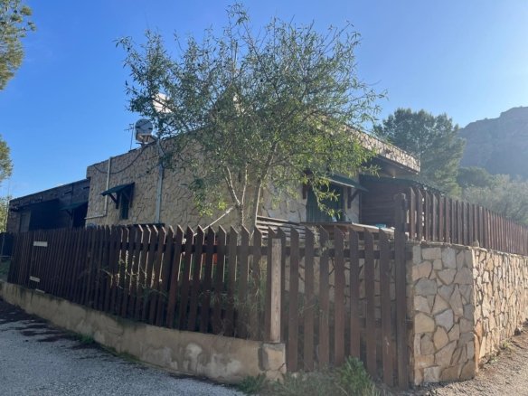 3 Bed 2 Bath Country House in Gea Y Truyols - Caza De Casa