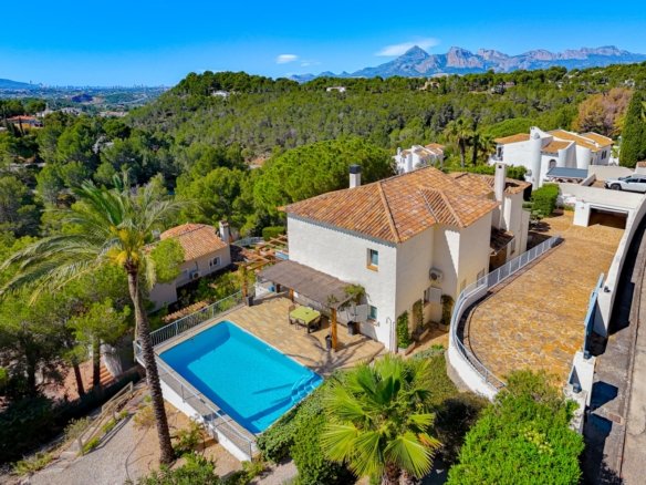 3 Bedroom 3 Bathroom Villa in Altea - Caza De Casa