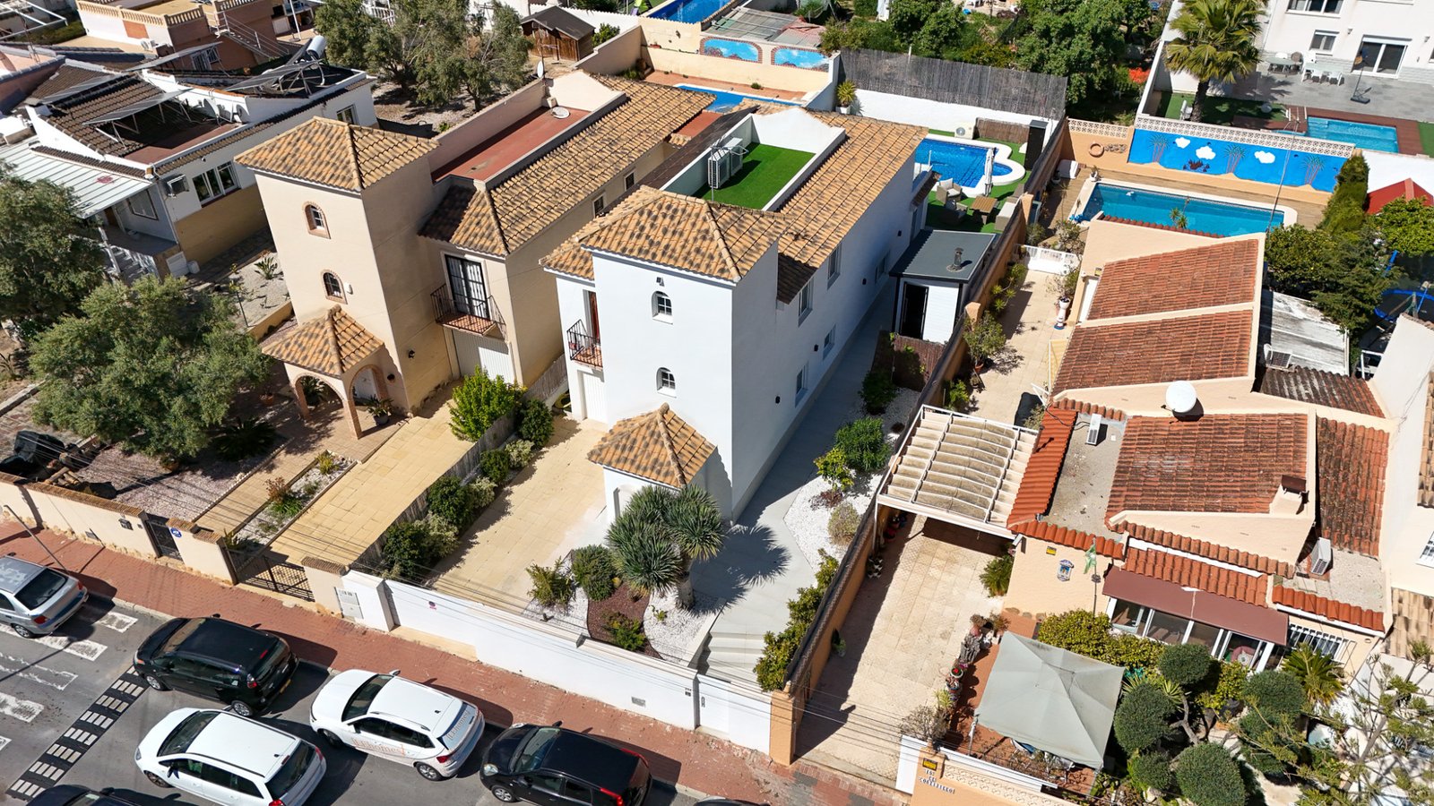 4 Bedroom 3 Bathroom Villa in Los Balcones - Caza De Casa