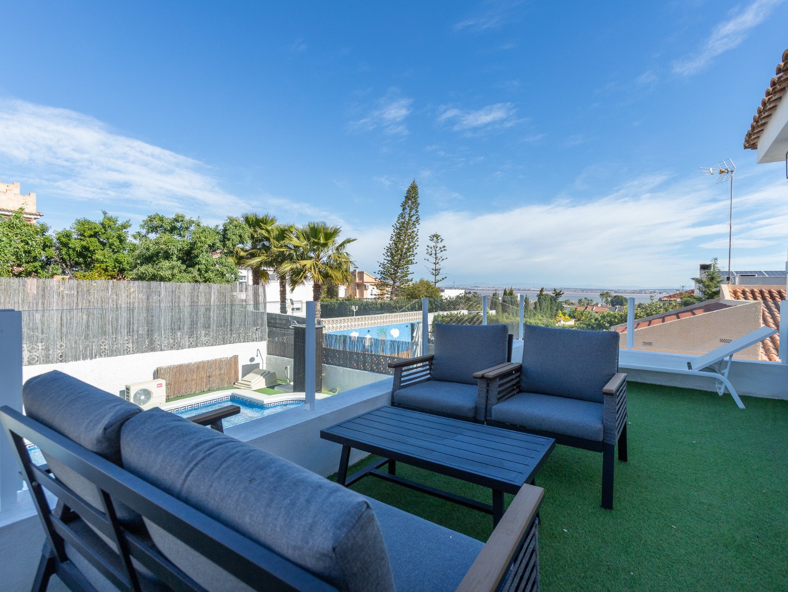 4 Bedroom 3 Bathroom Villa in Los Balcones - Caza De Casa