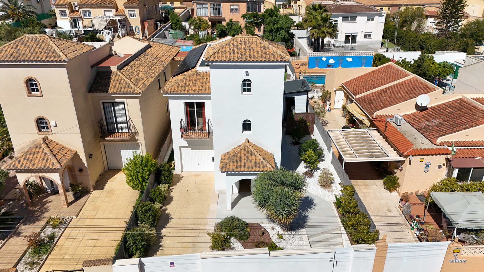4 Bedroom 3 Bathroom Villa in Los Balcones - Caza De Casa