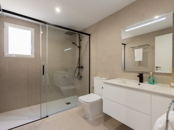 4 Bedroom 3 Bathroom Villa in Los Balcones - Caza De Casa