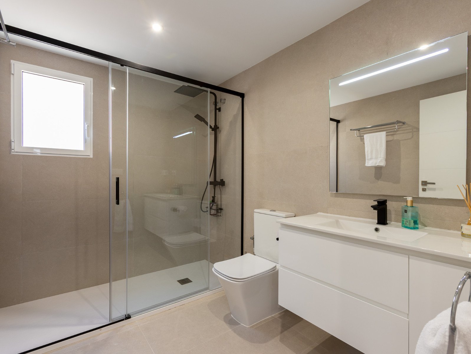 4 Bedroom 3 Bathroom Villa in Los Balcones - Caza De Casa