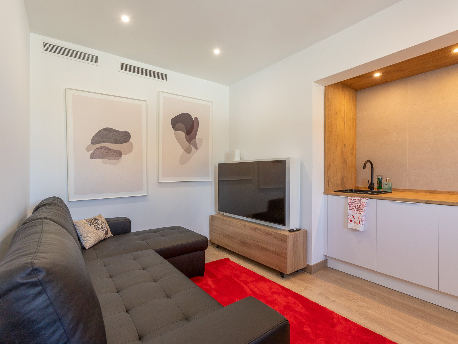 4 Bedroom 3 Bathroom Villa in Los Balcones - Caza De Casa