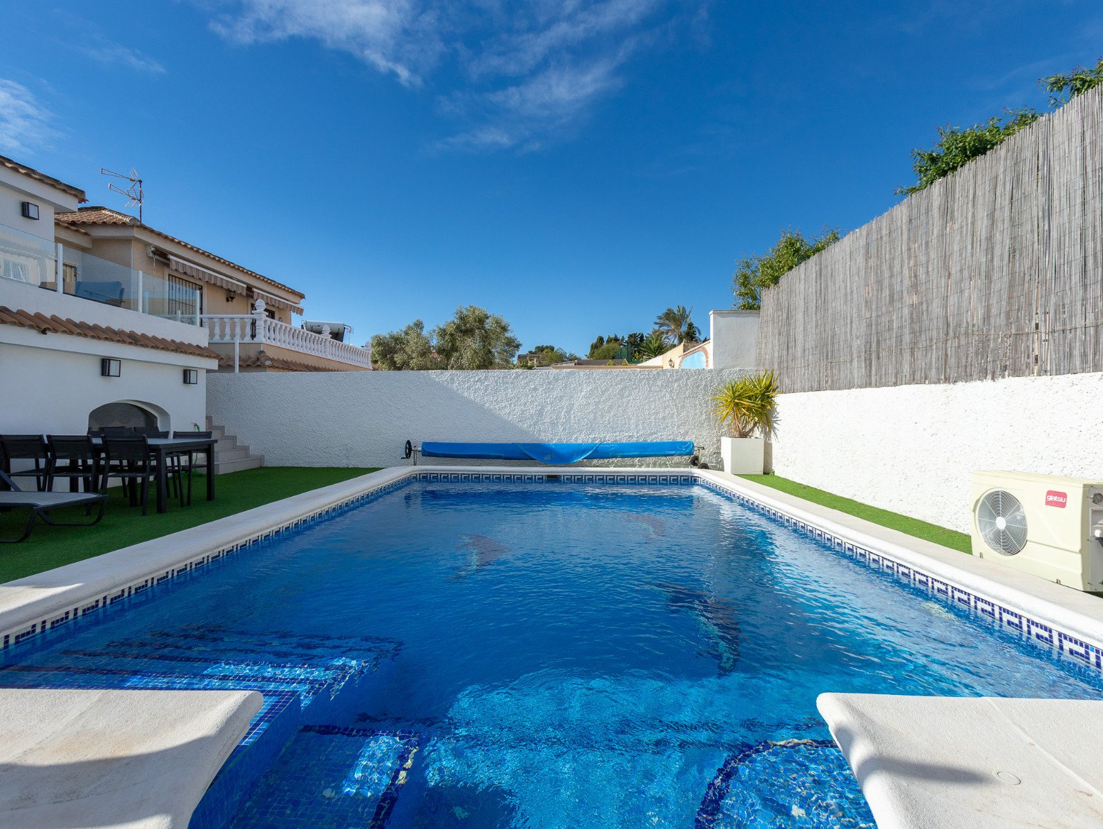 4 Bedroom 3 Bathroom Villa in Los Balcones - Caza De Casa