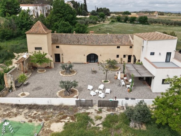 5 Bed 6 Bath Commercial in Almansa - Caza De Casa