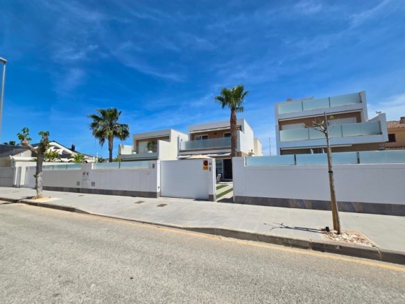 3 Bedroom 2 Bathroom Villa in Pilar de La Horadada - Caza De Casa