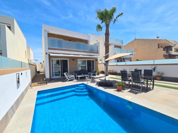 3 Bedroom 2 Bathroom Villa in Pilar de La Horadada - Caza De Casa