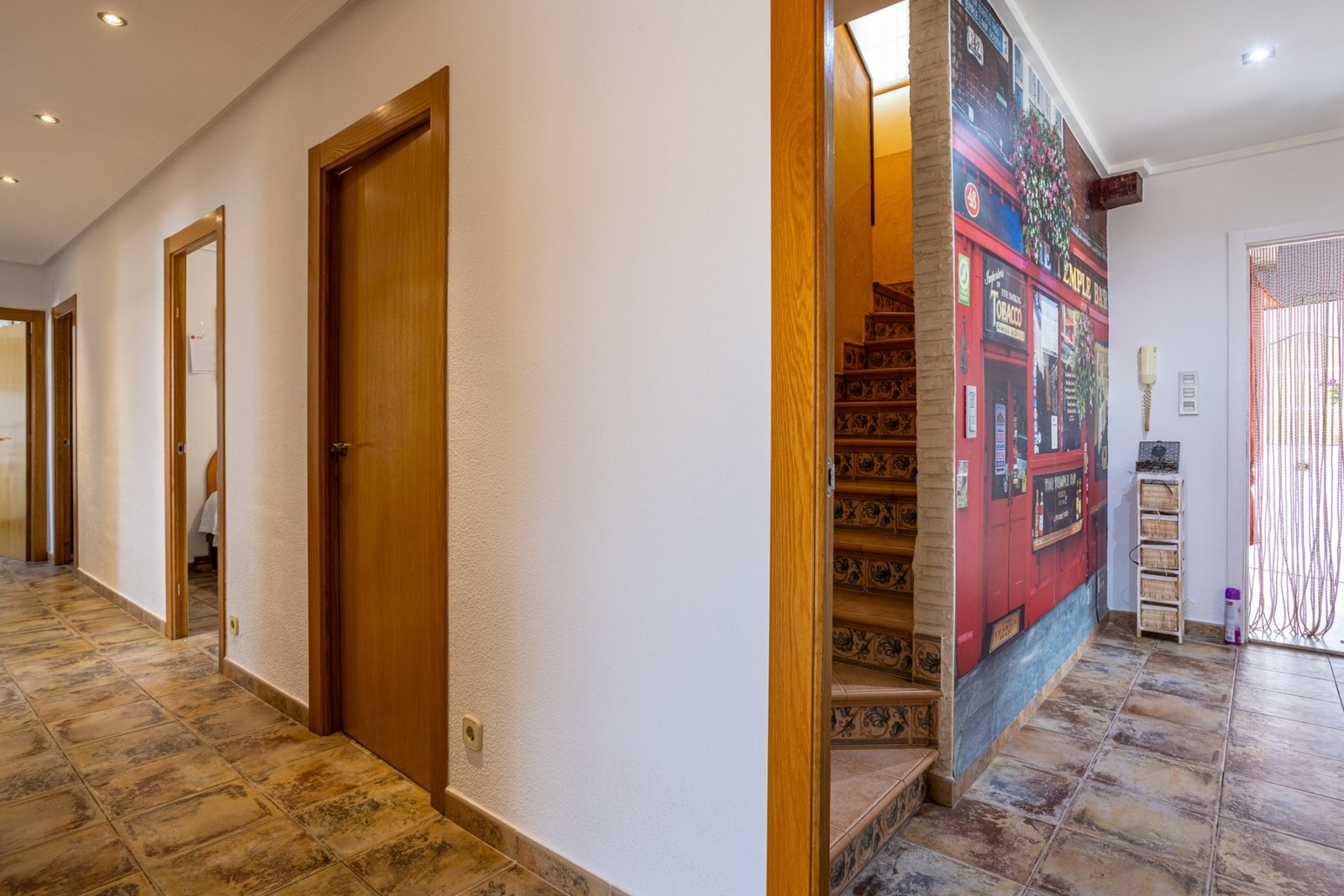 o_1jodp1q3s10el8ac5hict3r7n3f 5 Bedroom 3 Bathroom Villa in Elche - Caza De Casa