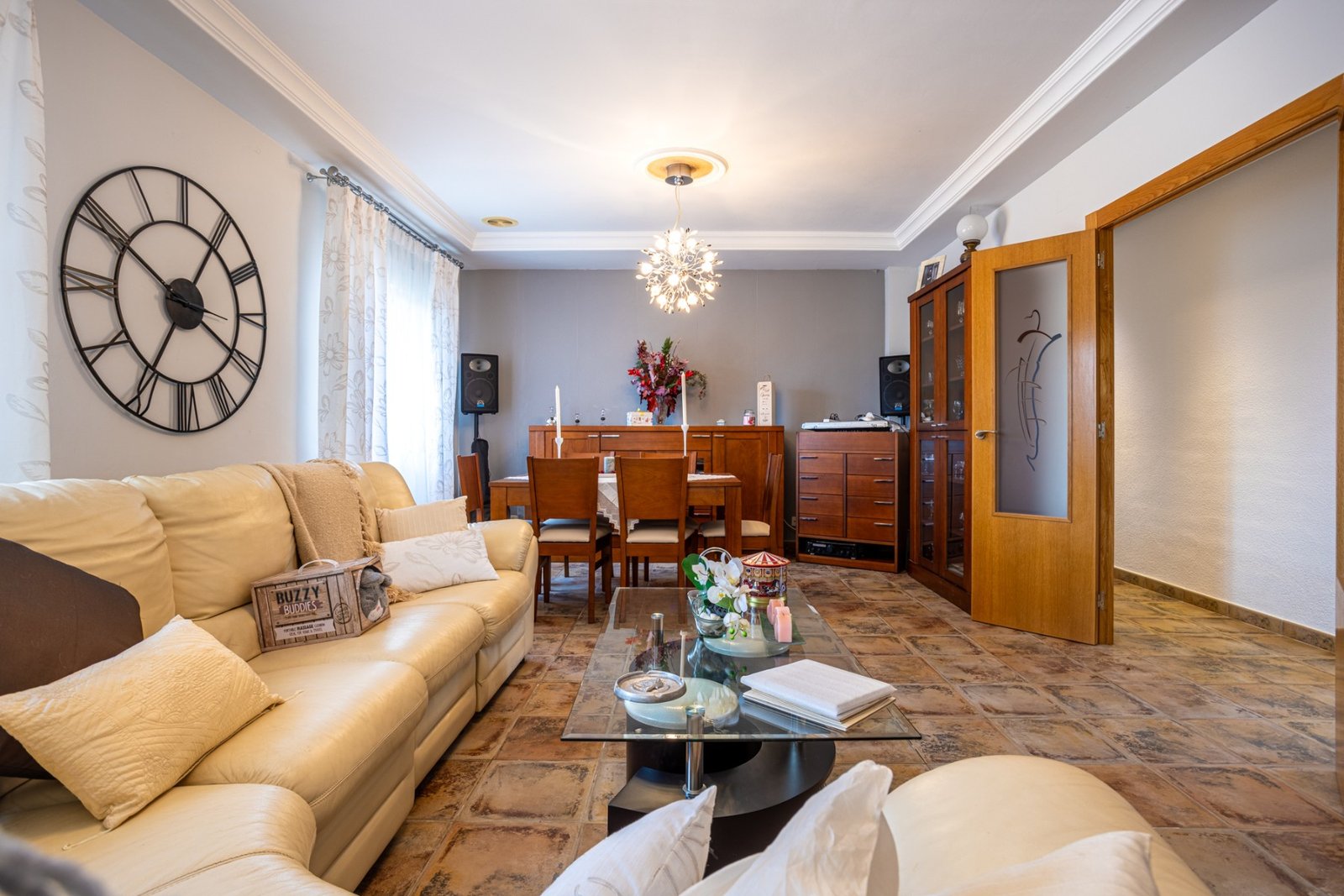 o_1jodp1q3s144q1rv71b6imbg119d38 5 Bedroom 3 Bathroom Villa in Elche - Caza De Casa