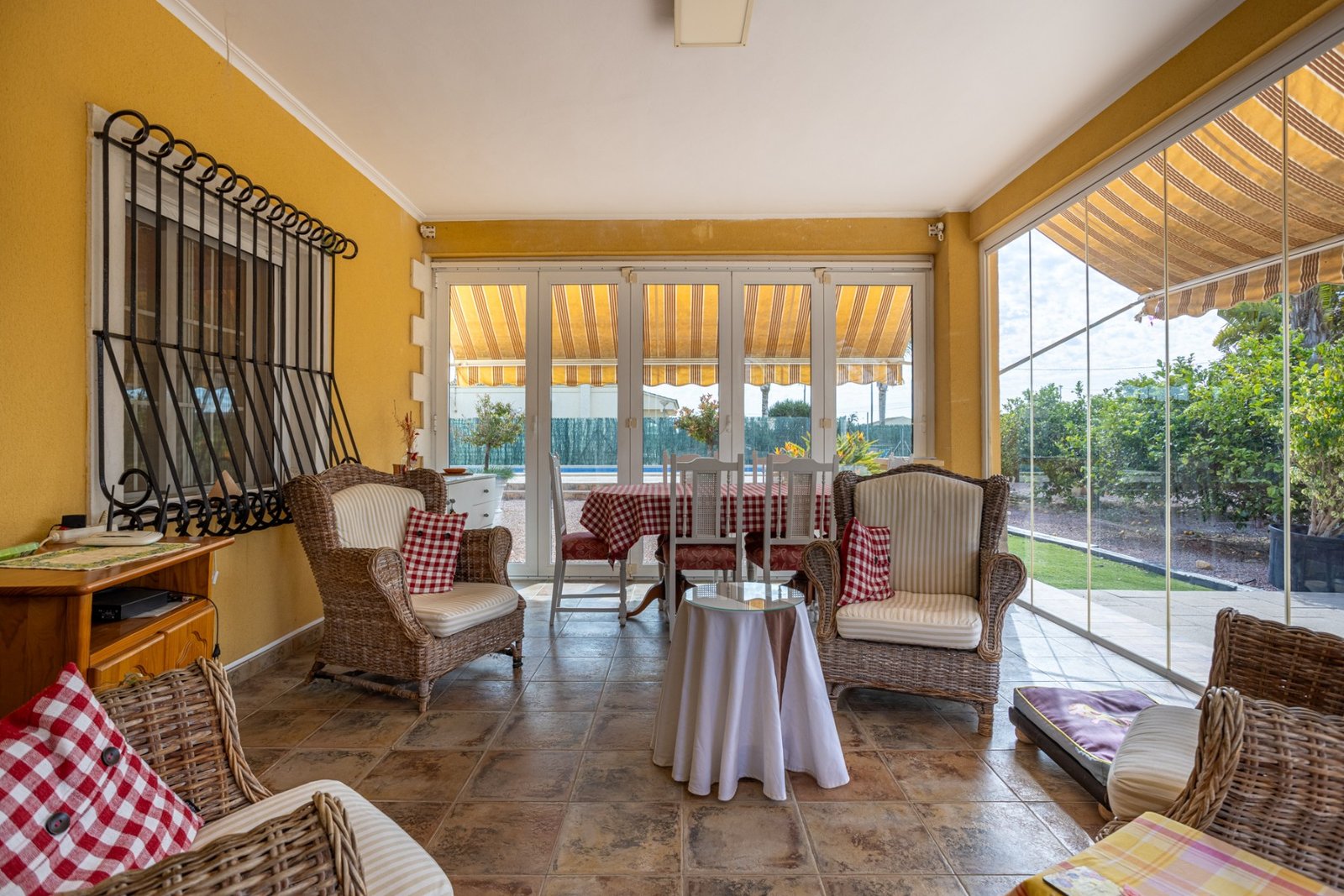 o_1jodp1q3s16ljqj18ue1lrj6q13m 5 Bedroom 3 Bathroom Villa in Elche - Caza De Casa