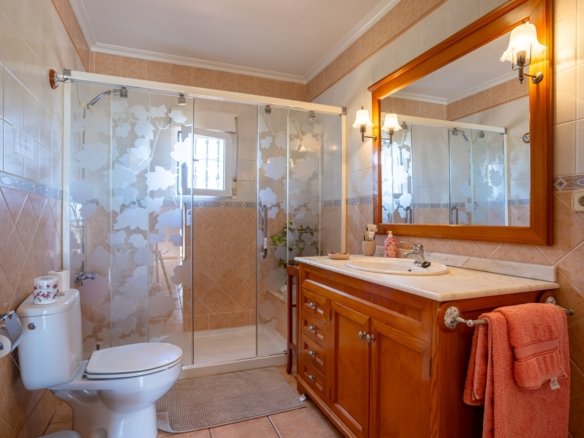 5 Bedroom 3 Bathroom Villa in Elche - Caza De Casa