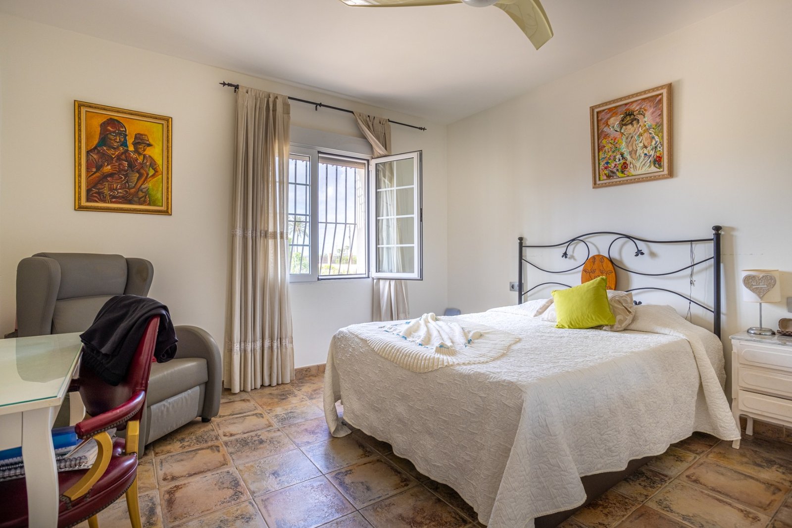o_1jodp1q3s1b0g3u010k0857dgs3b 5 Bedroom 3 Bathroom Villa in Elche - Caza De Casa