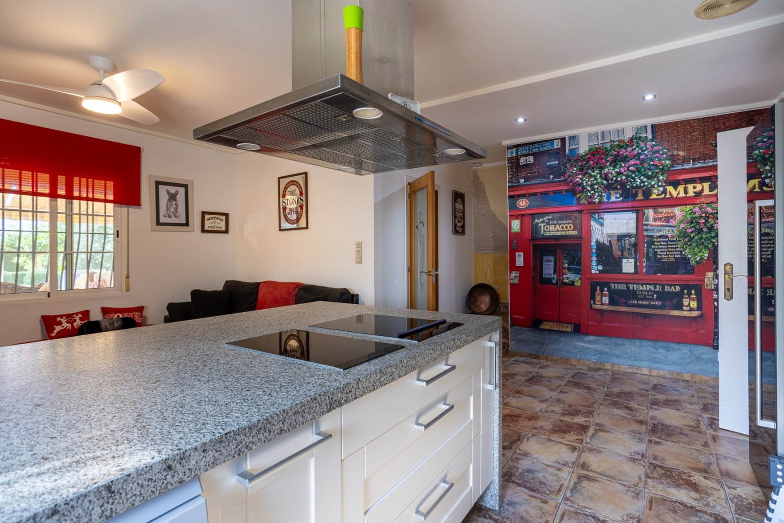 o_1jodp1q3s1eqt15u71g1d8tke263j 5 Bedroom 3 Bathroom Villa in Elche - Caza De Casa