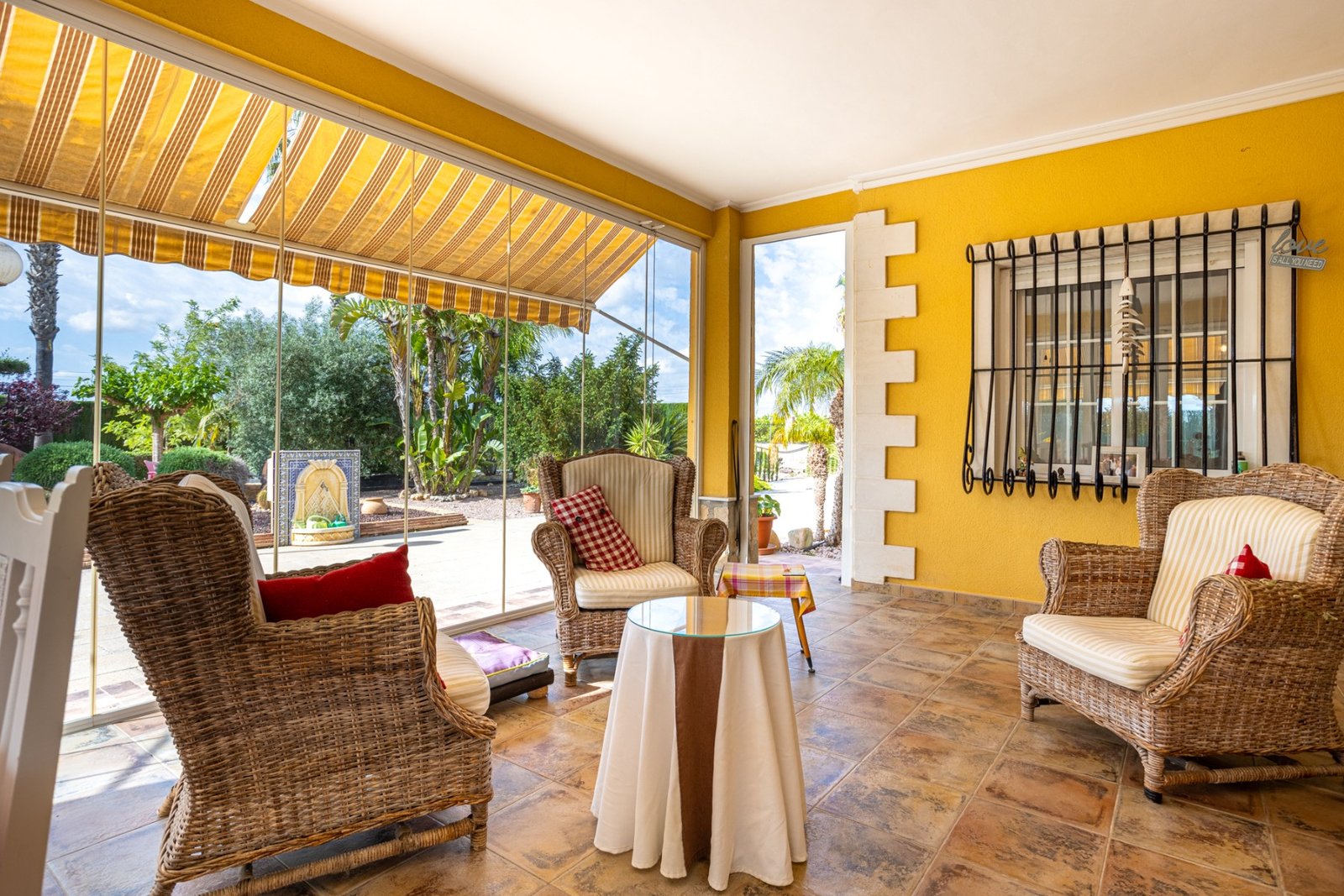 o_1jodp1q3s1gquu3v125jcf9h143n 5 Bedroom 3 Bathroom Villa in Elche - Caza De Casa