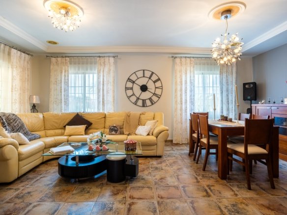 5 Bedroom 3 Bathroom Villa in Elche - Caza De Casa