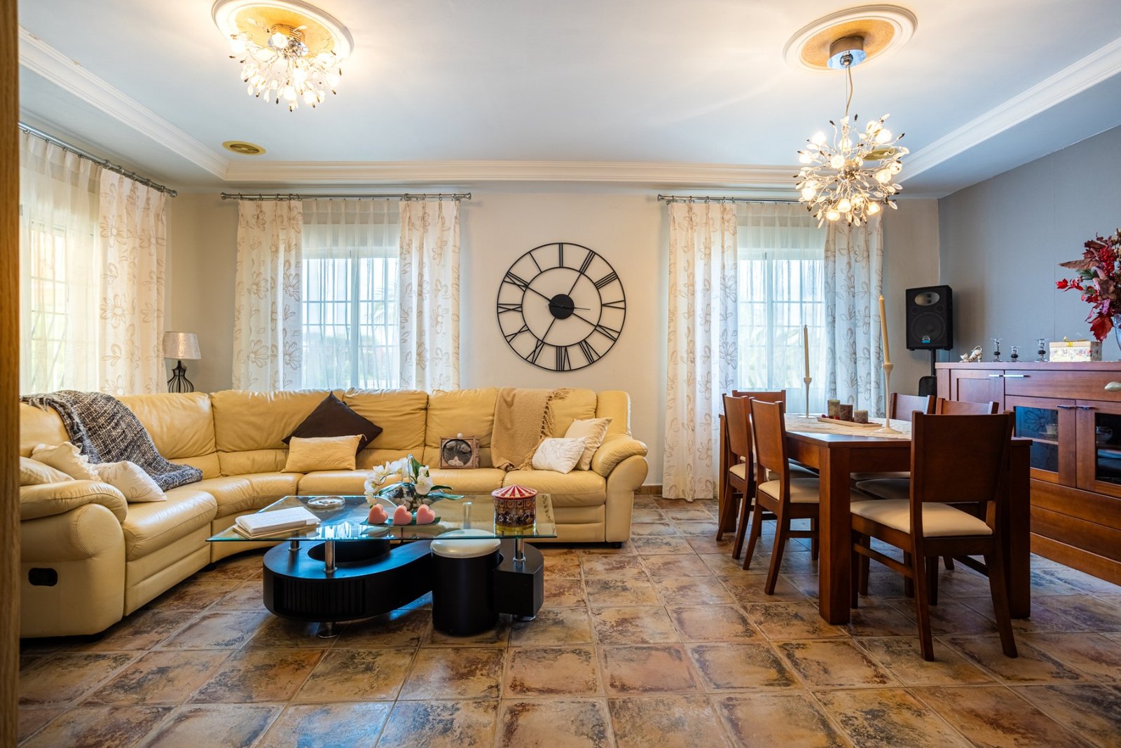 o_1jodp1q3s1ijt4e31jf1bvc1vle37 5 Bedroom 3 Bathroom Villa in Elche - Caza De Casa