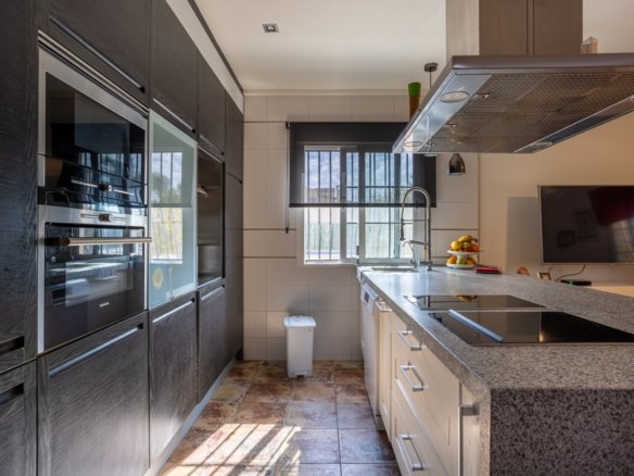 5 Bedroom 3 Bathroom Villa in Elche - Caza De Casa