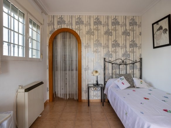5 Bedroom 3 Bathroom Villa in Elche - Caza De Casa
