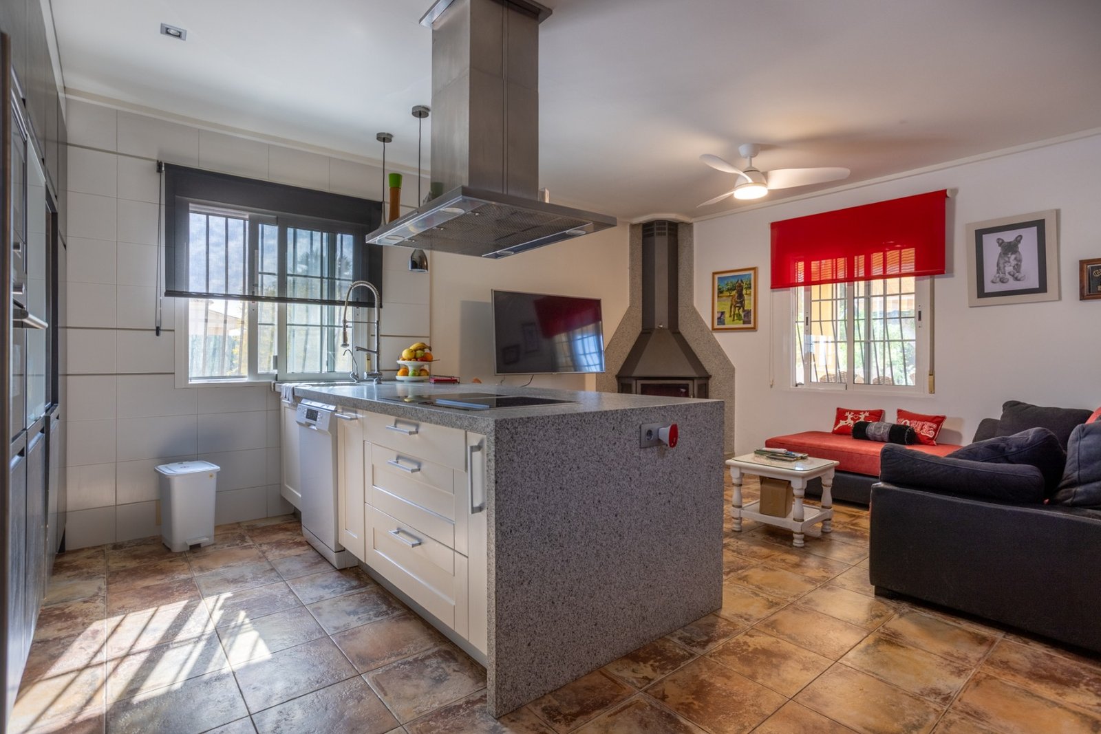 o_1jodp1q3s1piaulh1vbr1ors1pov3h 5 Bedroom 3 Bathroom Villa in Elche - Caza De Casa