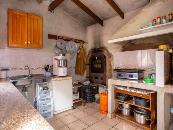 5 Bedroom 3 Bathroom Villa in Elche - Caza De Casa