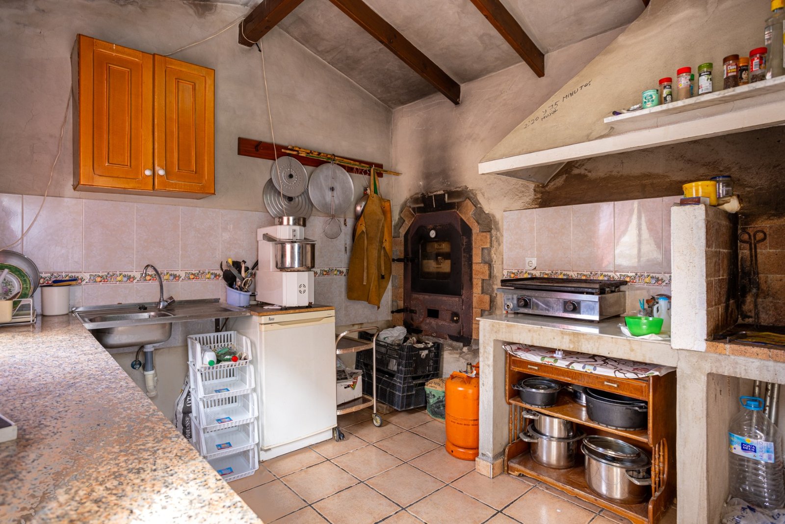 o_1jodp1q3s1r8mugm1s0913dgqra4a 5 Bedroom 3 Bathroom Villa in Elche - Caza De Casa