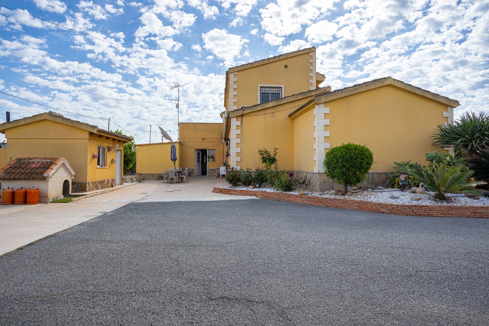 o_1jodp1q3s1tcf75n65b148ts0u48 5 Bedroom 3 Bathroom Villa in Elche - Caza De Casa