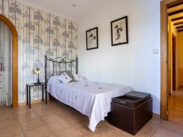 5 Bedroom 3 Bathroom Villa in Elche - Caza De Casa