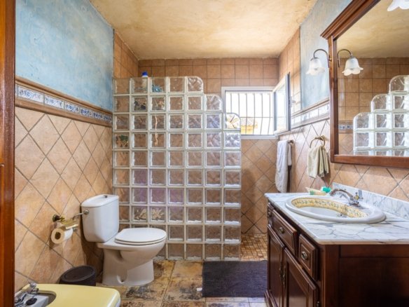 5 Bedroom 3 Bathroom Villa in Elche - Caza De Casa