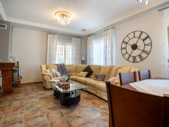 5 Bedroom 3 Bathroom Villa in Elche - Caza De Casa