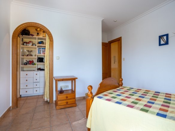 5 Bedroom 3 Bathroom Villa in Elche - Caza De Casa