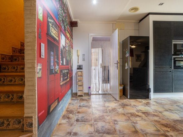 5 Bedroom 3 Bathroom Villa in Elche - Caza De Casa