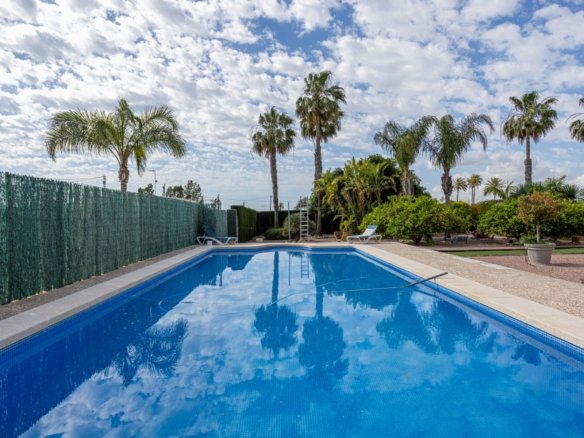 5 Bedroom 3 Bathroom Villa in Elche - Caza De Casa