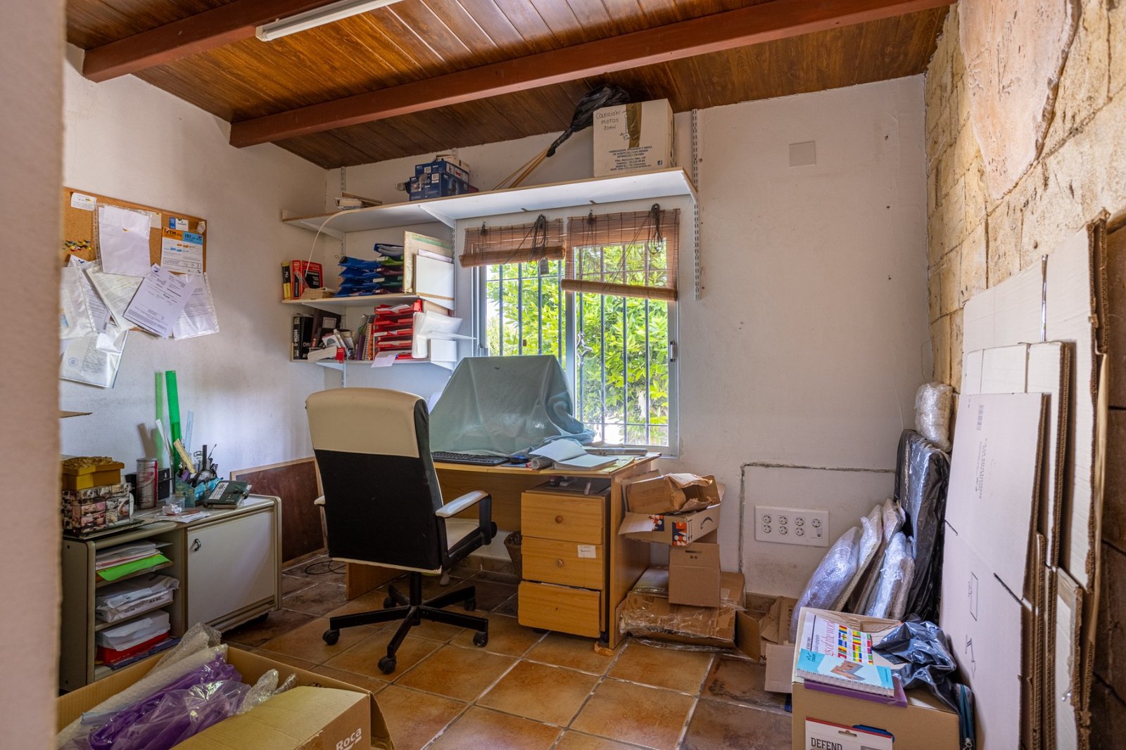 o_1jodp1q3smtcja2190n8mh3b144 5 Bedroom 3 Bathroom Villa in Elche - Caza De Casa