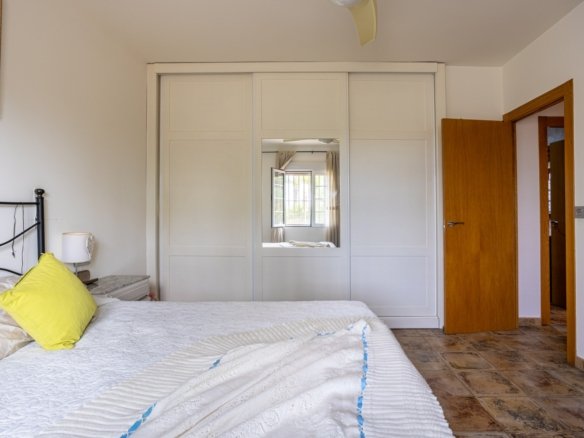5 Bedroom 3 Bathroom Villa in Elche - Caza De Casa
