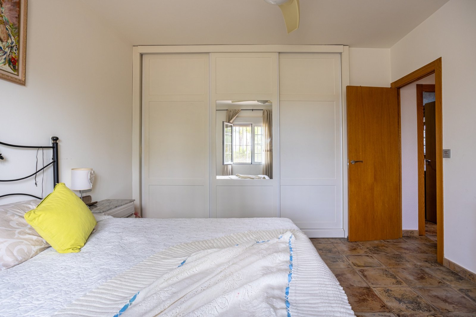 o_1jodp1q3snh01io515cc4urbqn3c 5 Bedroom 3 Bathroom Villa in Elche - Caza De Casa