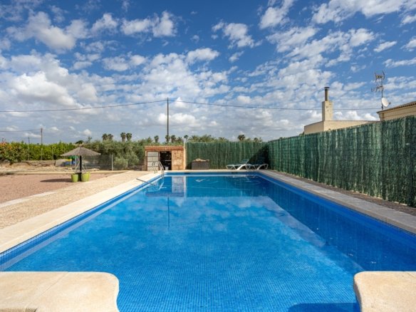 5 Bedroom 3 Bathroom Villa in Elche - Caza De Casa