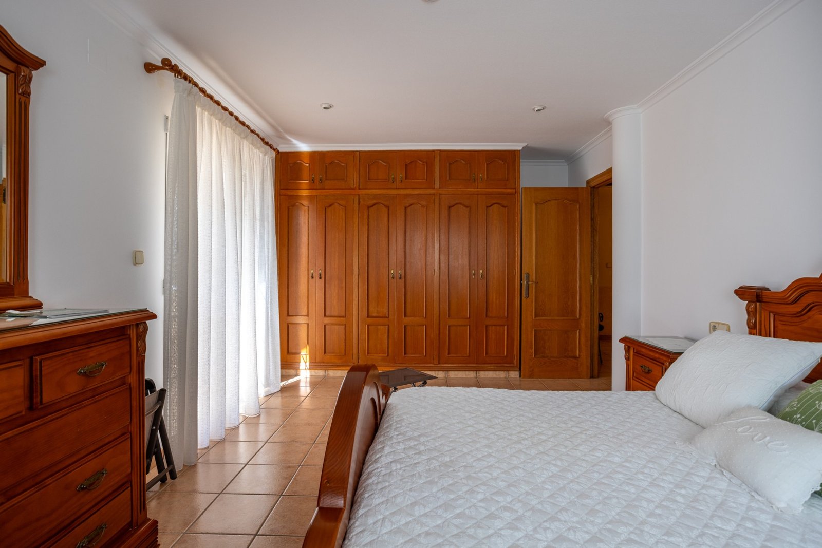 o_1jodp1q3ssn4m7s2inufc1dsj3u 5 Bedroom 3 Bathroom Villa in Elche - Caza De Casa