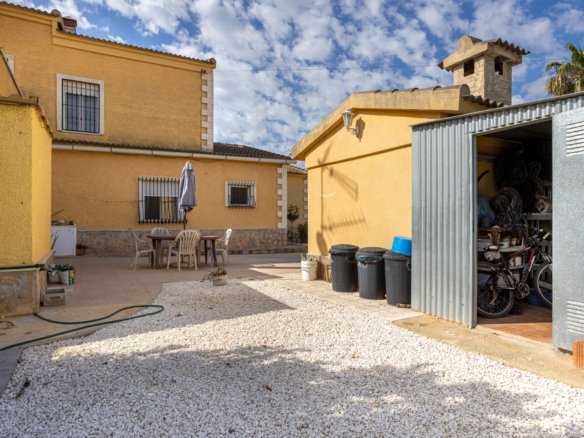 5 Bedroom 3 Bathroom Villa in Elche - Caza De Casa